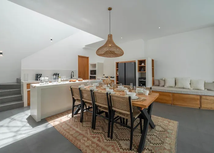 Milana: 5br Mediterrenean In Villa *