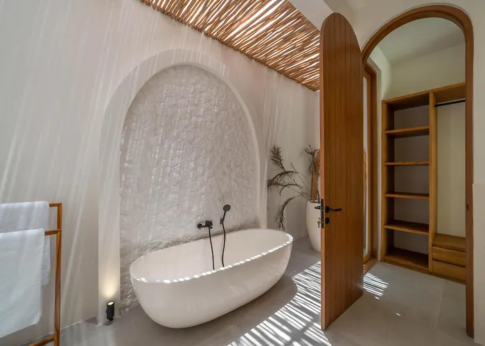 Milana: 5br Mediterrenean In Canggu